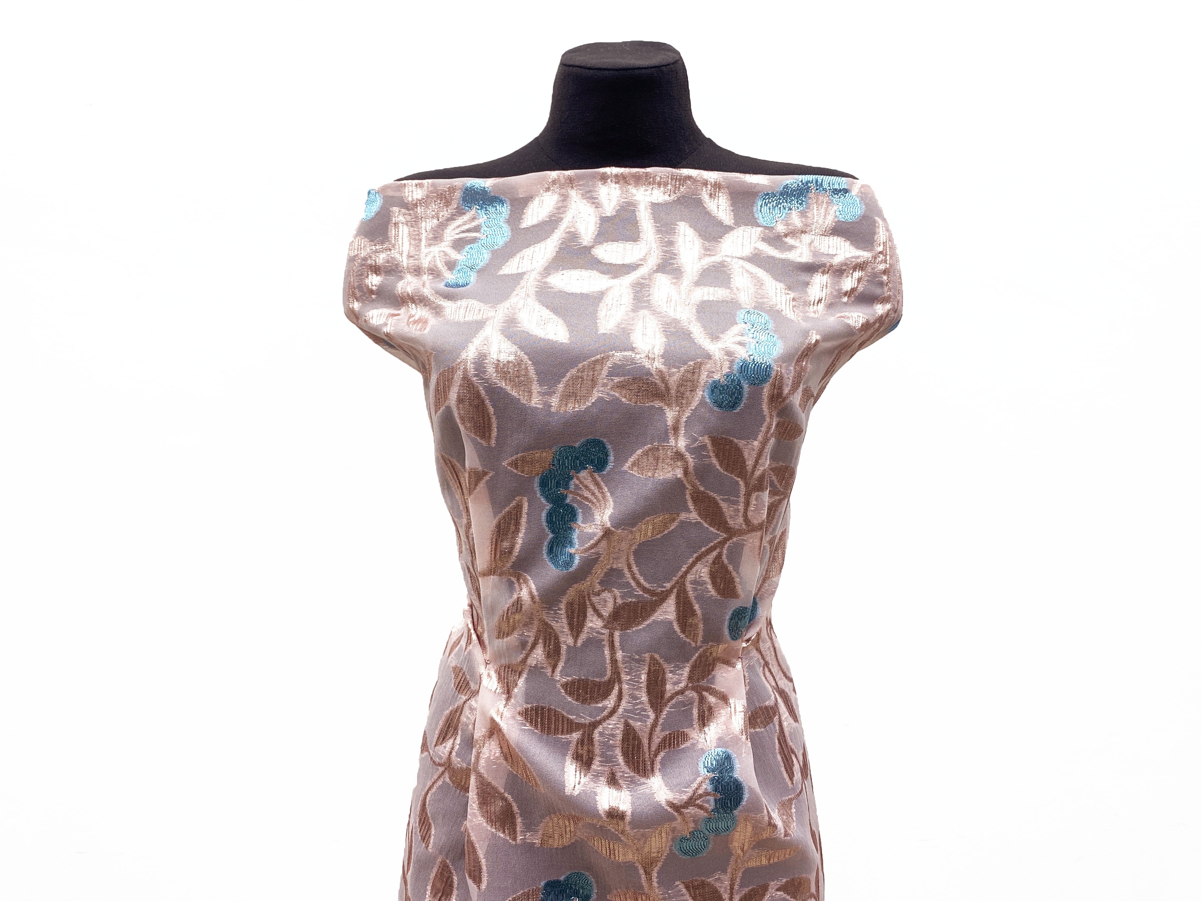 Ткань Филькупе  розового цвета с принтом  голубые  гроздья с люрексом 26040 5