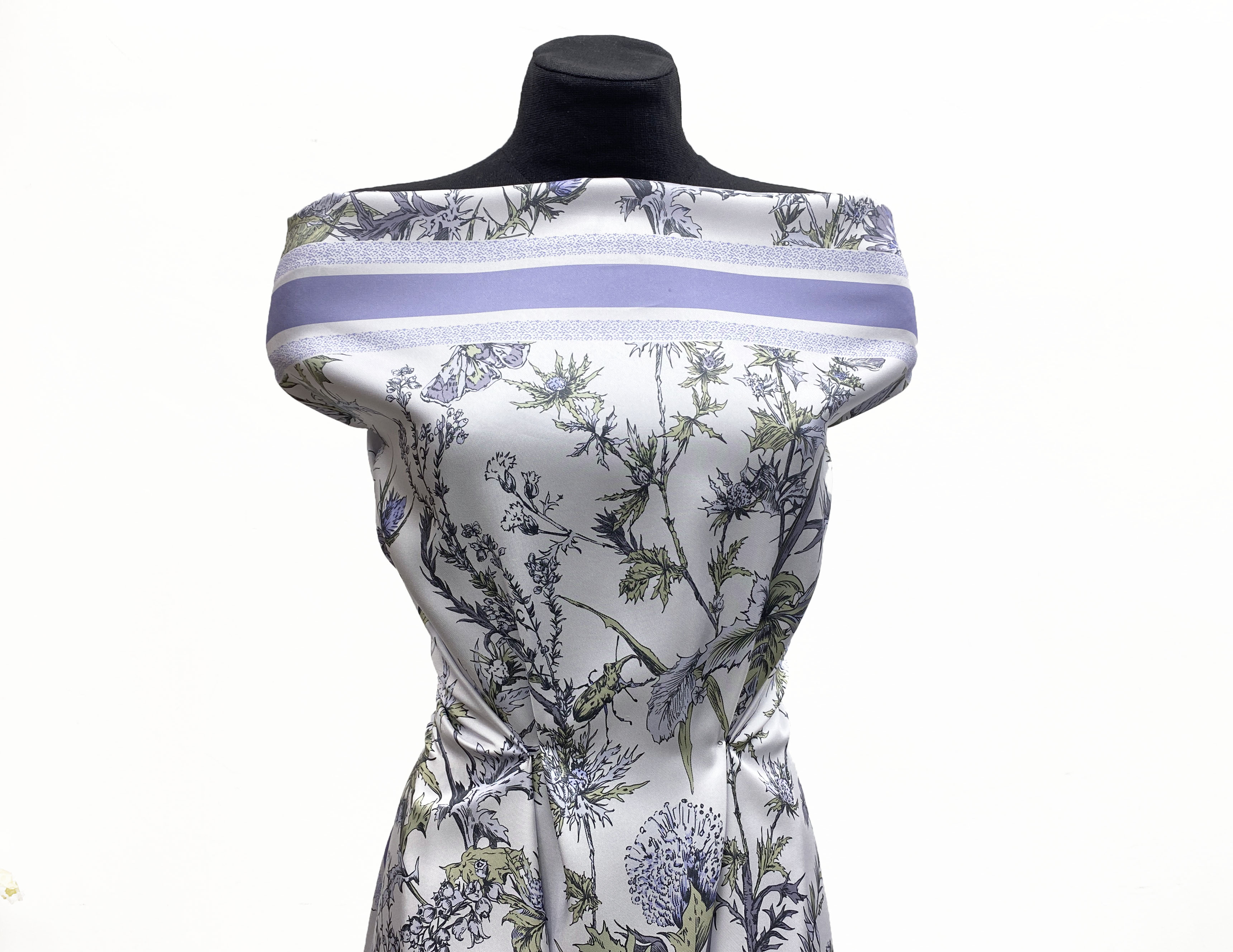 Ткань Шёлк  лавандового цвета с принтом цветы и насекомые 46803 5